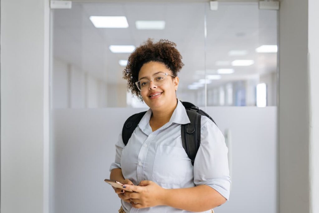 Desafios do primeiro emprego: como superar e se destacar na carreira