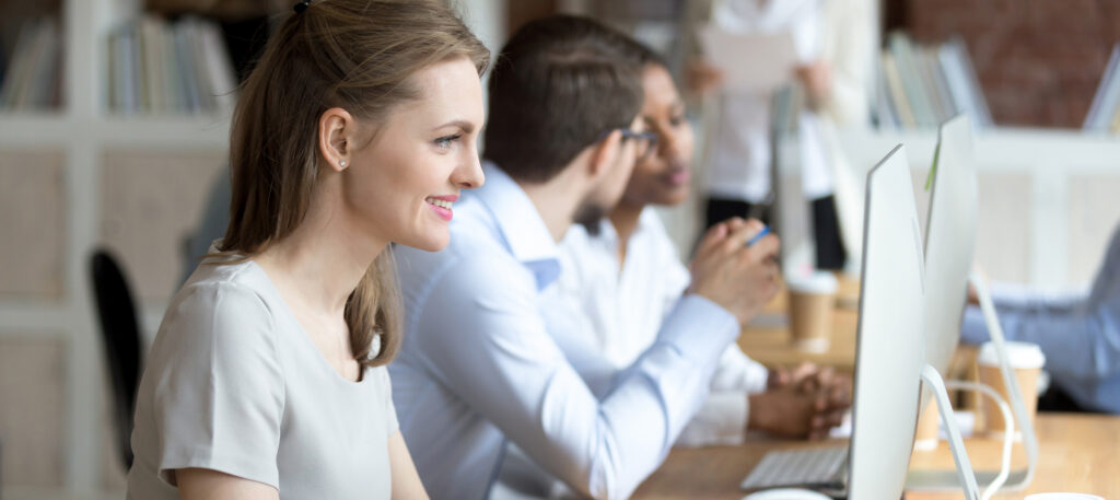 Como contratar desenvolvedores: guia completo para atrair e recrutar