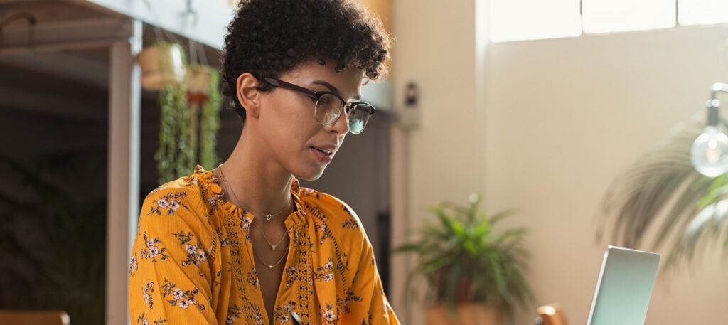 Contratação de refugiados: como funciona e benefícios para empresas brasileiras