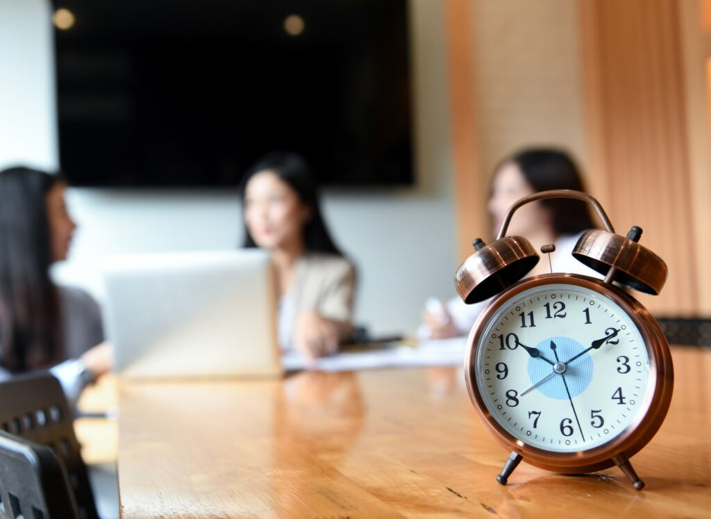 Como funciona banco de horas: O que diz a lei e como aplicar na empresa?