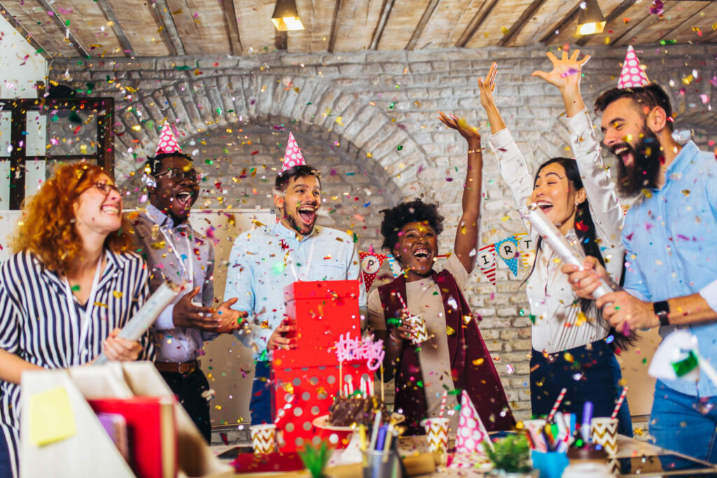 Ideias de aniversário da empresa: veja como envolver todos nas celebrações