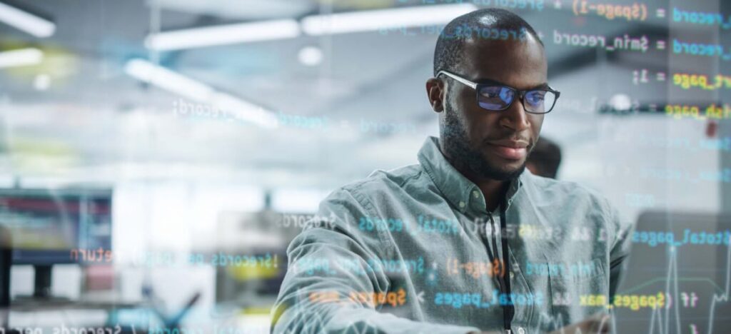 O que faz um especialista em cibersegurança, qual a média salarial e como se tornar um