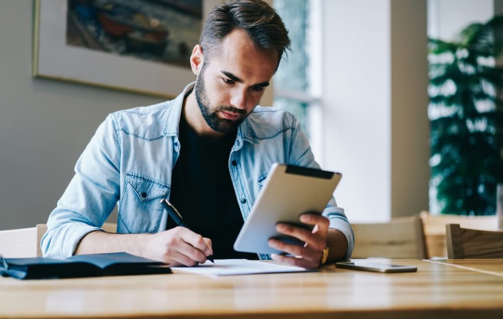 Formação acadêmica no currículo: como inserir e valorizá-la