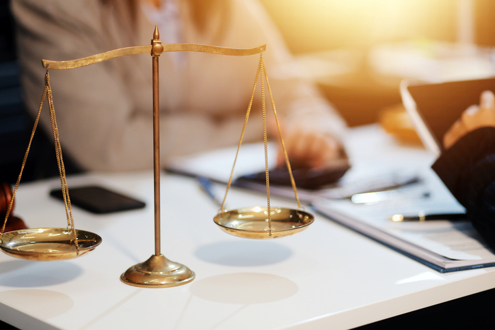 Aprenda como fazer um currículo para advogado