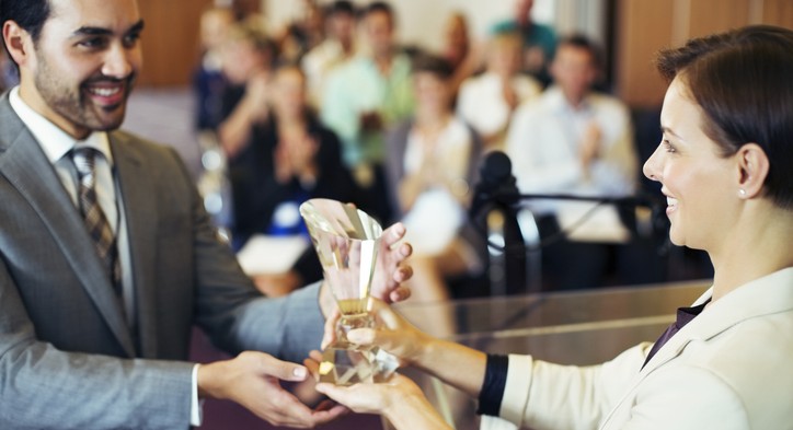 Por que o reconhecimento importa: o papel dos prêmios na reputação corporativa